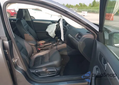 2018 Volkswagen Jetta 1.4T Se/1.4T Wolfsburg Edition z USA, uszkodzony, nr VIN 3VWDB7AJ5JM233198